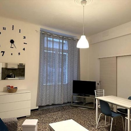 Ferienwohnung Ridi Che Ti Passa In Vico Del Fieno Genua Exterior foto