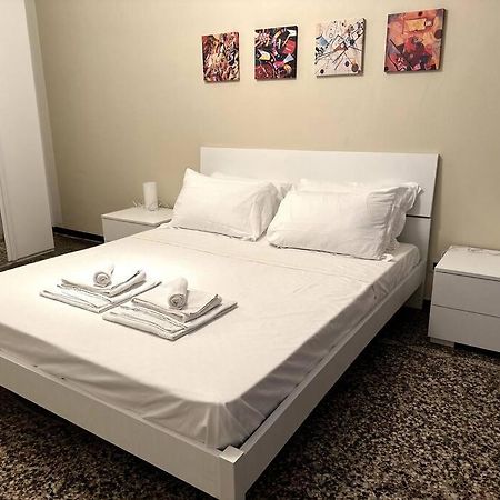 Ferienwohnung Ridi Che Ti Passa In Vico Del Fieno Genua Exterior foto