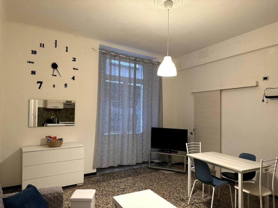 Ferienwohnung Ridi Che Ti Passa In Vico Del Fieno Genua Exterior foto