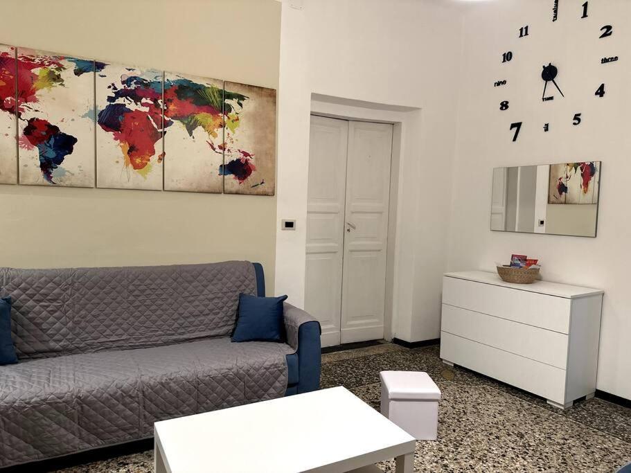 Ferienwohnung Ridi Che Ti Passa In Vico Del Fieno Genua Exterior foto