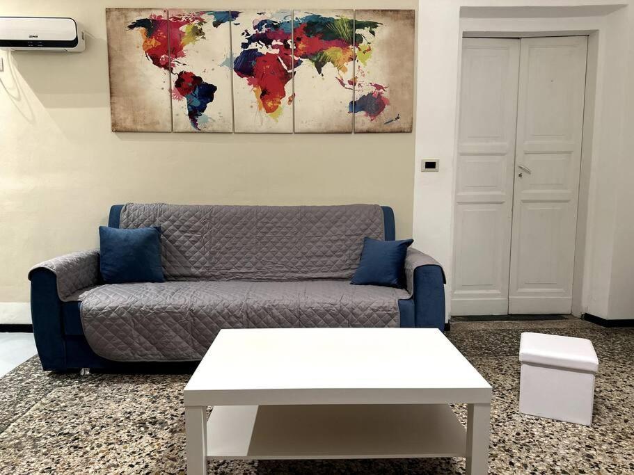 Ferienwohnung Ridi Che Ti Passa In Vico Del Fieno Genua Exterior foto