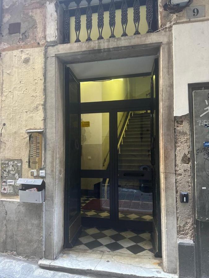 Ferienwohnung Ridi Che Ti Passa In Vico Del Fieno Genua Exterior foto